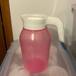 NEW Tupperware 3 qt pitcher